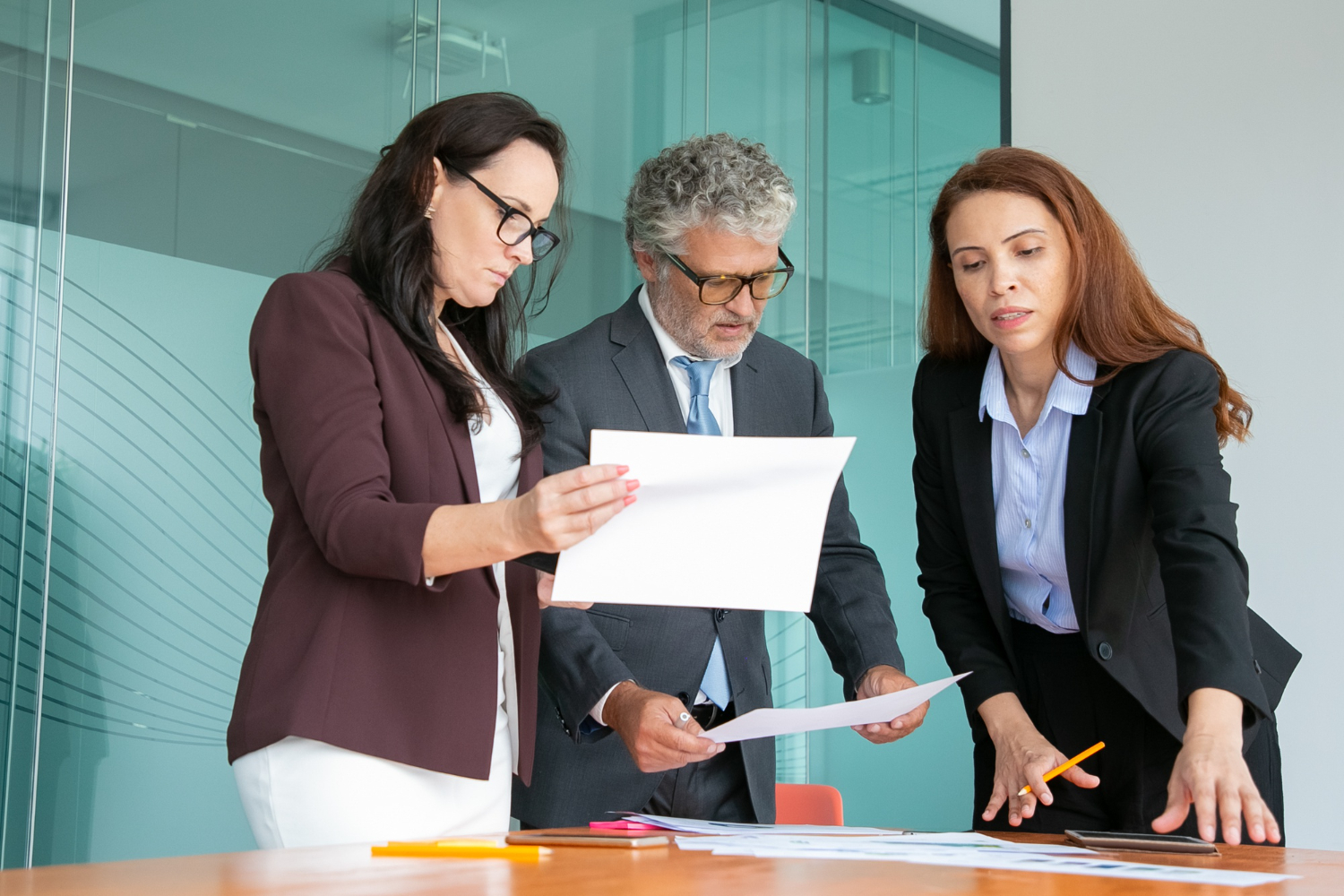 image-small-businesses-building-stronger Professionals reviewing small businesses building stronger strategy and planning documents